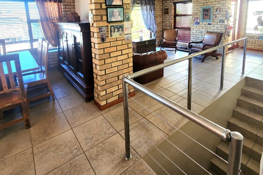 6 Bedroom Property for Sale in Wavecrest Eastern Cape